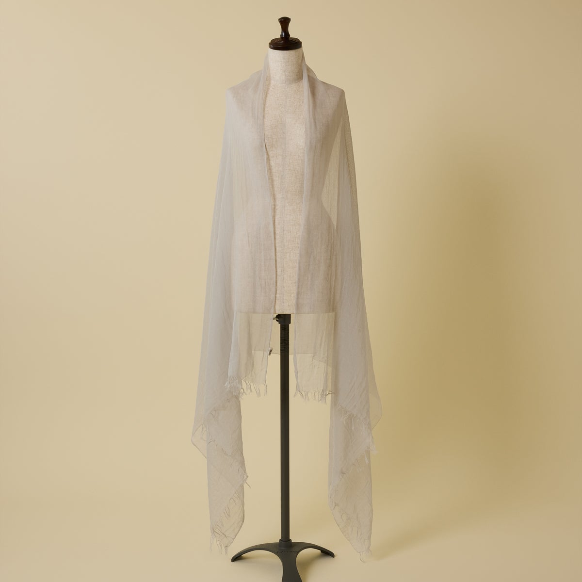 日本製 エアリーコットン大判ストールのライトグレーの画像