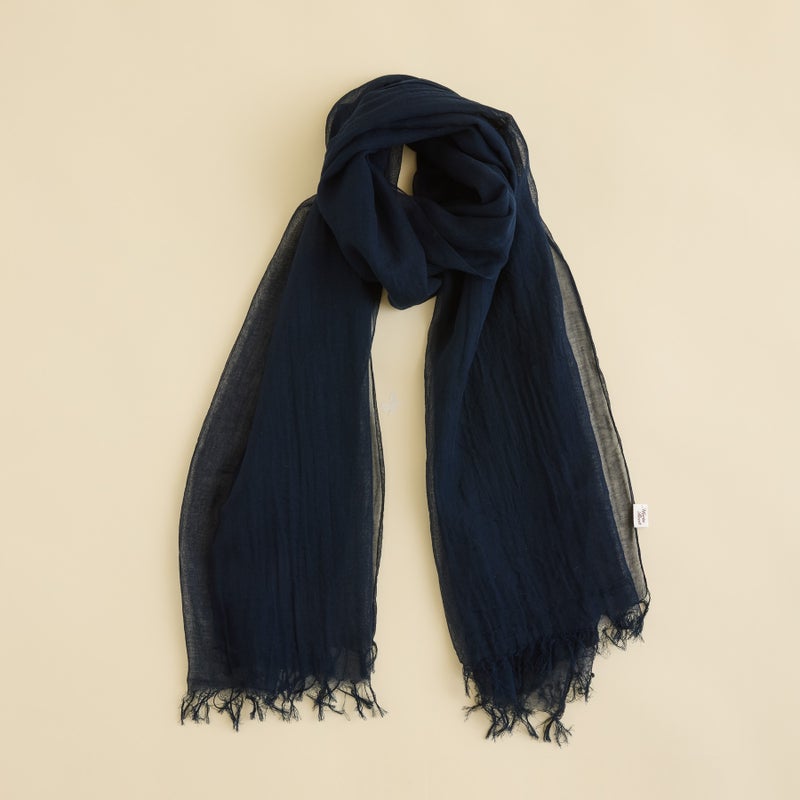 日本製 エアリーコットン大判ストールのネイビーの写真