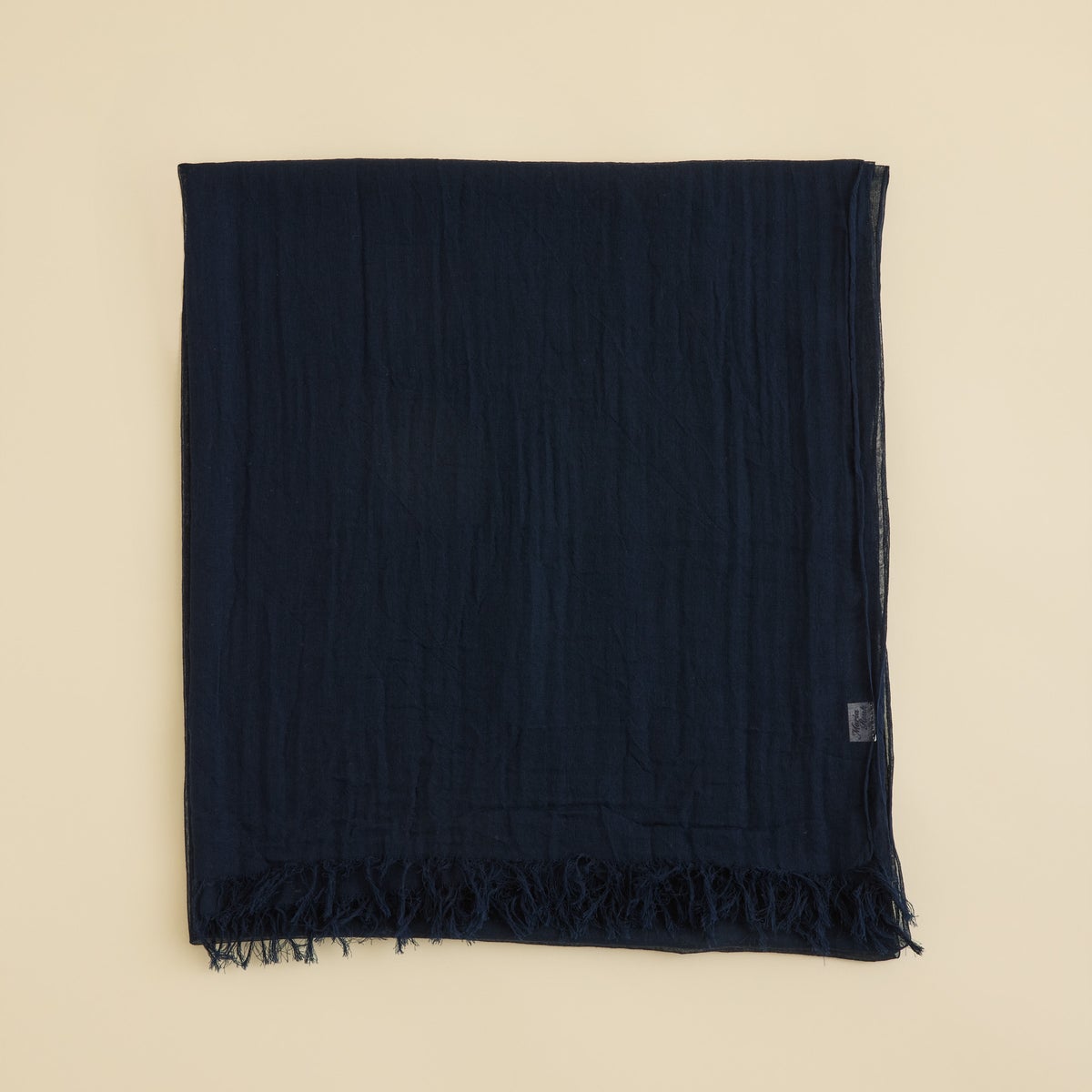 日本製 エアリーコットン大判ストールのネイビーの写真