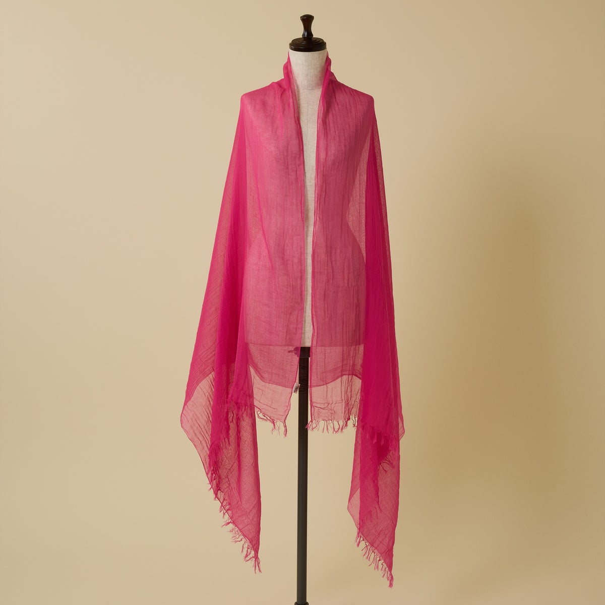 日本製のエアリーコットン大判ストール　ピンクの画像