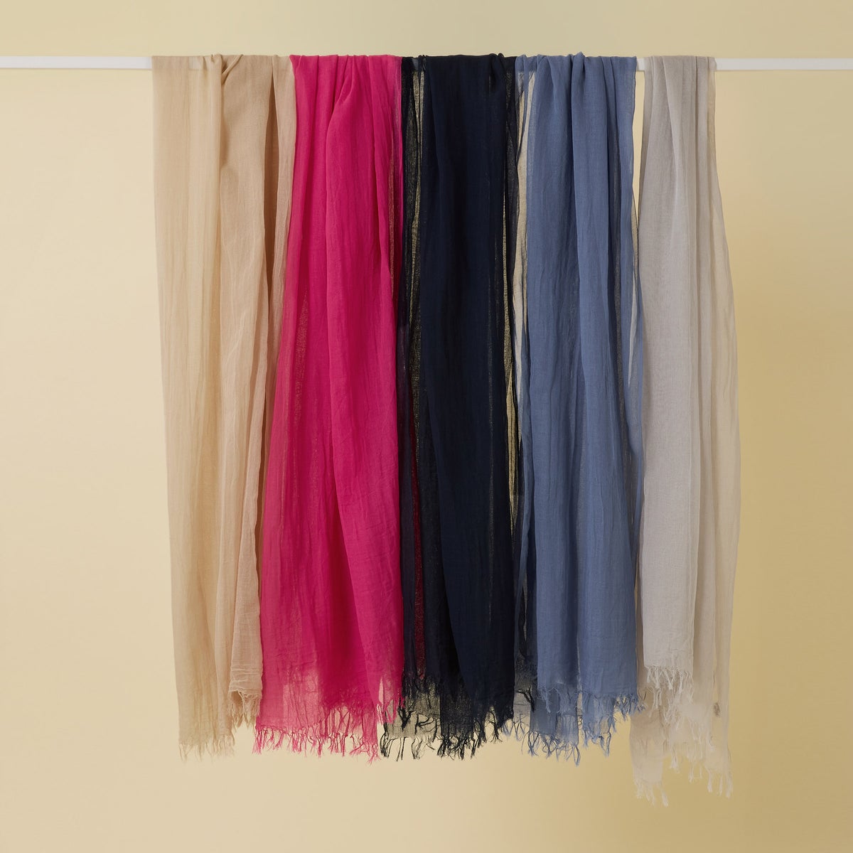 日本製のエアリーコットン大判ストール　ピンクの画像