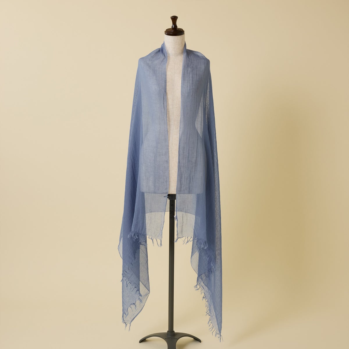 日本製 エアリーコットン大判ストールのブルーの画像