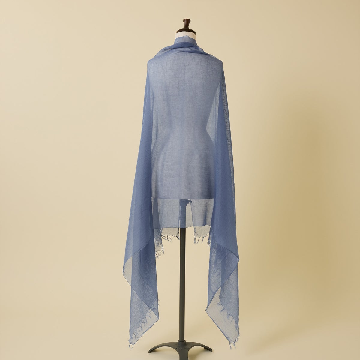 日本製 エアリーコットン大判ストールのブルーの画像