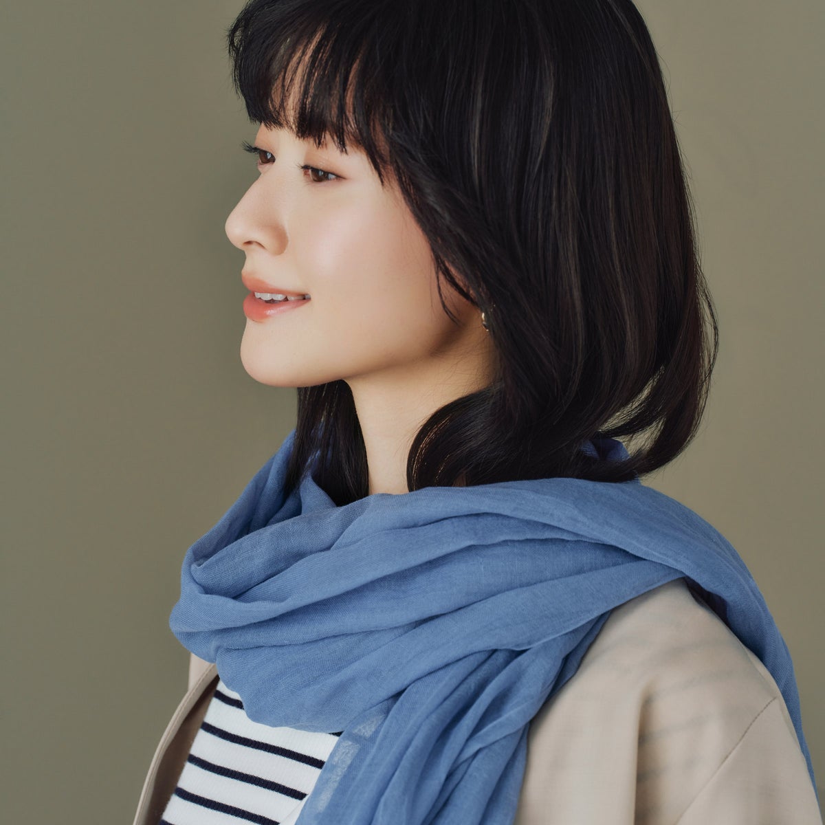 日本製 エアリーコットン大判ストールのブルーの画像